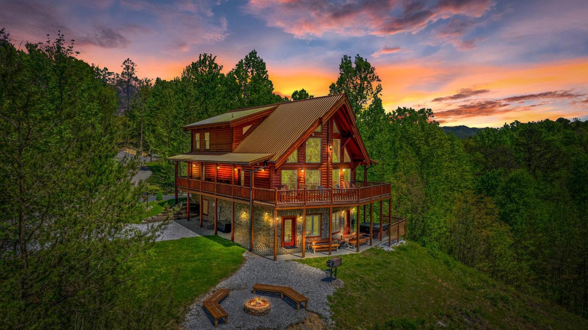 Ridge View Lodge Nature And Mountain View - Hot Tub - Firepit - Yard - Games Gatlinburg Kültér fotó