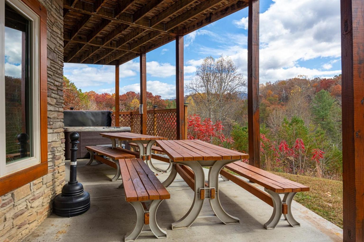 Ridge View Lodge Nature And Mountain View - Hot Tub - Firepit - Yard - Games Gatlinburg Kültér fotó